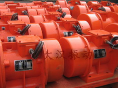 YZS振動電機(jī)：加裝防護(hù)外殼，密封性強(qiáng)不易損壞。