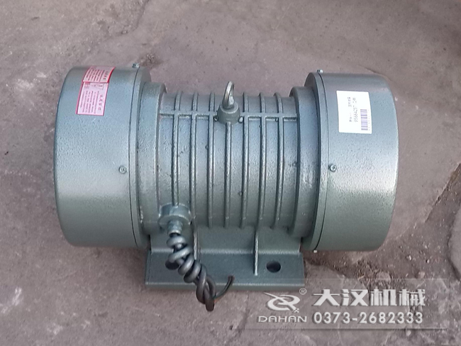 VB振動電機(jī)的選型要根據(jù)所匹配產(chǎn)品需要的激振大小，進(jìn)行選擇。