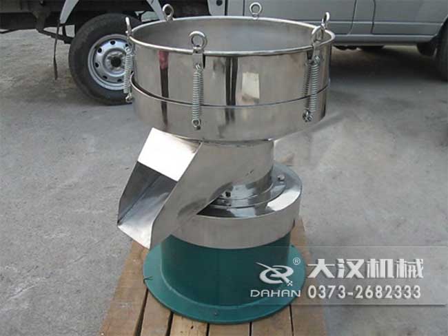 涂料振動(dòng)篩由：框體，振動(dòng)斗，出料口，振動(dòng)電機(jī)底座等部件組成