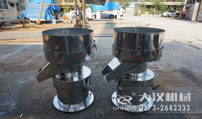 不銹鋼涂料振動(dòng)篩是一種比較受用戶(hù)歡迎的產(chǎn)品之一，主要優(yōu)勢(shì)耐酸堿，不生銹，使用壽命長(zhǎng)。